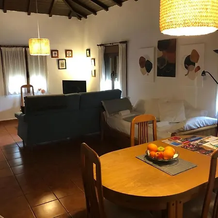 Estudio De 50m2, Todo Exterior Y Con Patio, Ideal Parejas, Familias Con Ninos Pequenos Y De Largas Estancias, Con Techo Abuhardillado Y De Mejores Vistas De *