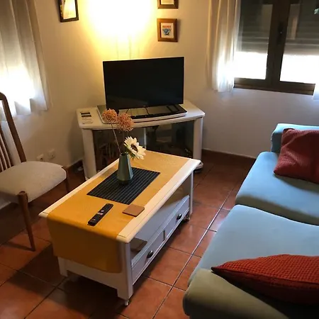 公寓 Estudio De 50m2, Todo Exterior Y Con Patio, Ideal Parejas, Familias Con Ninos Pequenos Y De Largas Estancias, Con Techo Abuhardillado Y De Mejores Vistas De *