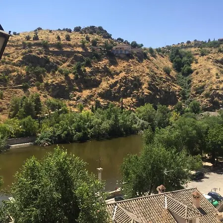 Estudio De 50m2, Todo Exterior Y Con Patio, Ideal Parejas, Familias Con Ninos Pequenos Y De Largas Estancias, Con Techo Abuhardillado Y De Mejores Vistas De Daire Toledo