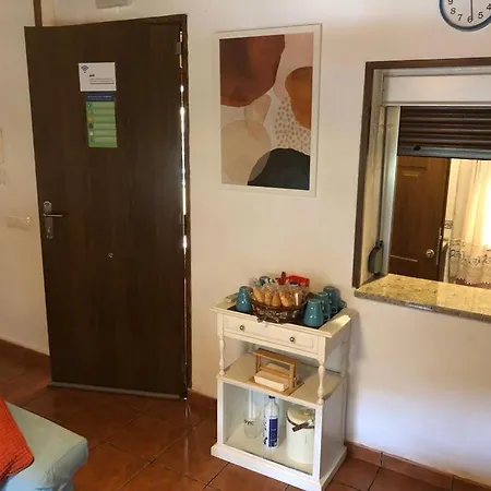 Estudio De 50m2, Todo Exterior Y Con Patio, Ideal Parejas, Familias Con Ninos Pequenos Y De Largas Estancias, Con Techo Abuhardillado Y De Mejores Vistas De Toledo