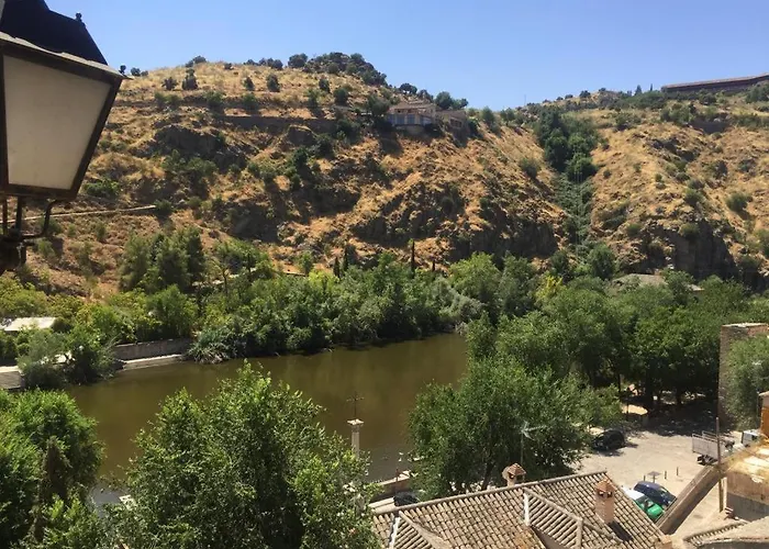 Estudio De 50m2, Todo Exterior Y Con Patio, Ideal Parejas, Familias Con Ninos Pequenos Y De Largas Estancias, Con Techo Abuhardillado Y De Mejores Vistas De Lägenhet Toledo