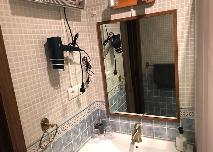 Estudio De 50m2, Todo Exterior Y Con Patio, Ideal Parejas, Familias Con Ninos Pequenos Y De Largas Estancias, Con Techo Abuhardillado Y De Mejores Vistas De Lejlighed Toledo