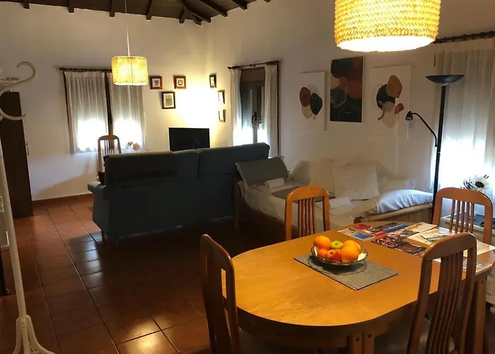 Estudio De 50m2, Todo Exterior Y Con Patio, Ideal Parejas, Familias Con Ninos Pequenos Y De Largas Estancias, Con Techo Abuhardillado Y De Mejores Vistas De *