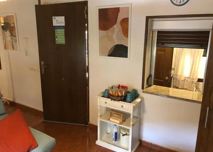Estudio De 50m2, Todo Exterior Y Con Patio, Ideal Parejas, Familias Con Ninos Pequenos Y De Largas Estancias, Con Techo Abuhardillado Y De Mejores Vistas De Toledo