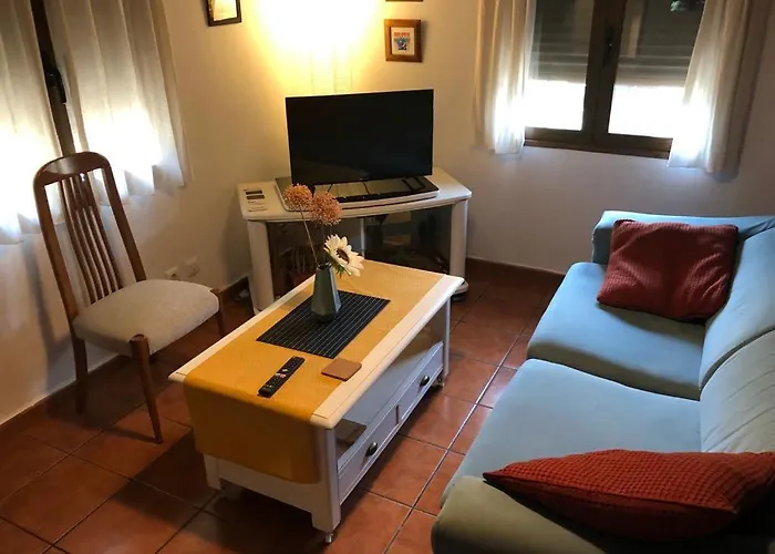 Lägenhet Estudio De 50m2, Todo Exterior Y Con Patio, Ideal Parejas, Familias Con Ninos Pequenos Y De Largas Estancias, Con Techo Abuhardillado Y De Mejores Vistas De *